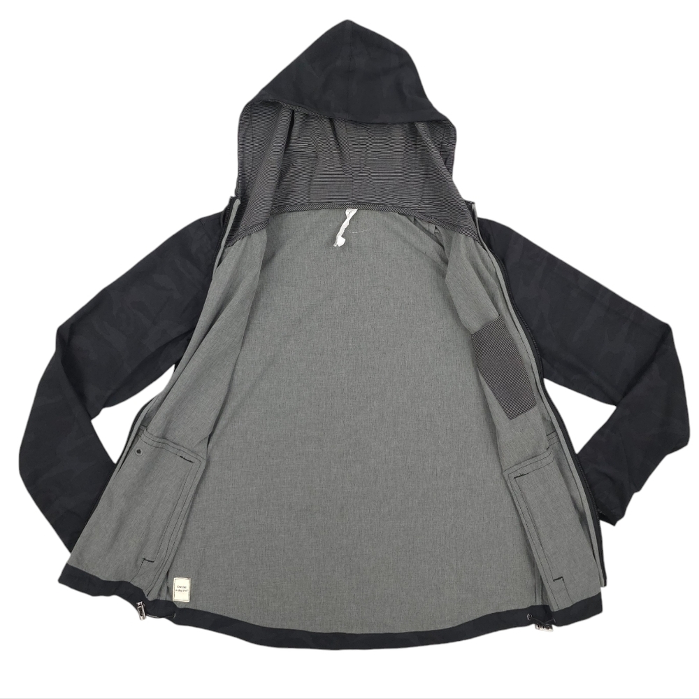 Vuori Black Camo Women's Jacket - Picture 5 of 8